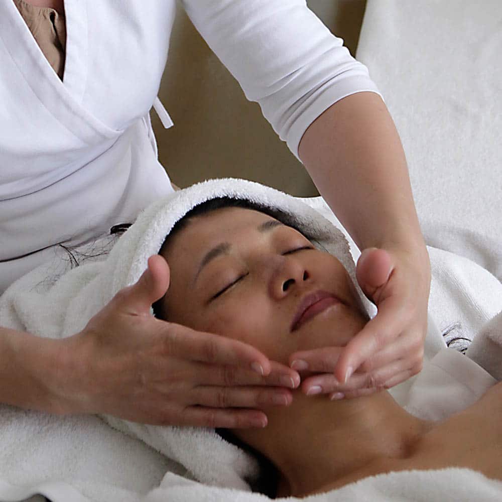 i vantaggi e i benefici dei massaggi al viso